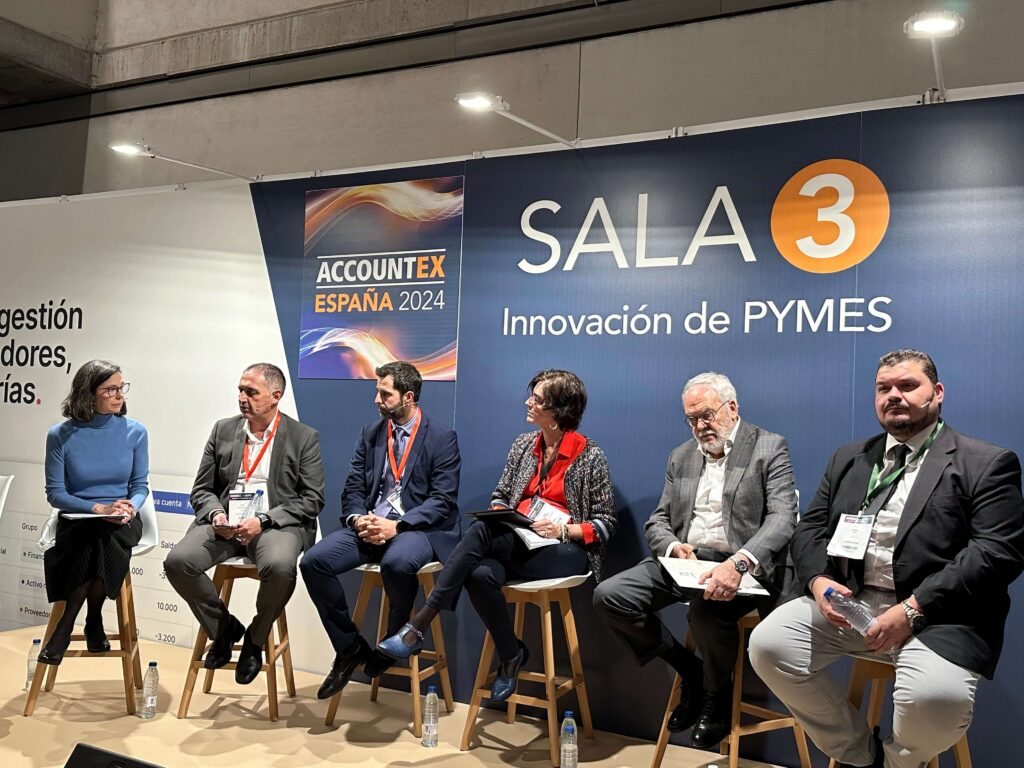 Mesa redonda en Accountex hablando de la Norma UNE